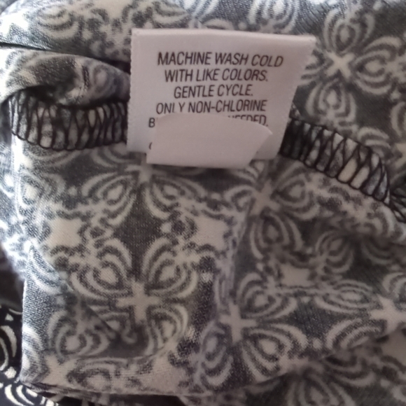 🧑🧑‍🦳Dana Buchman Sleeveless Top Womens Stretch Black/White Geometric Print S - Picture 4 of 9